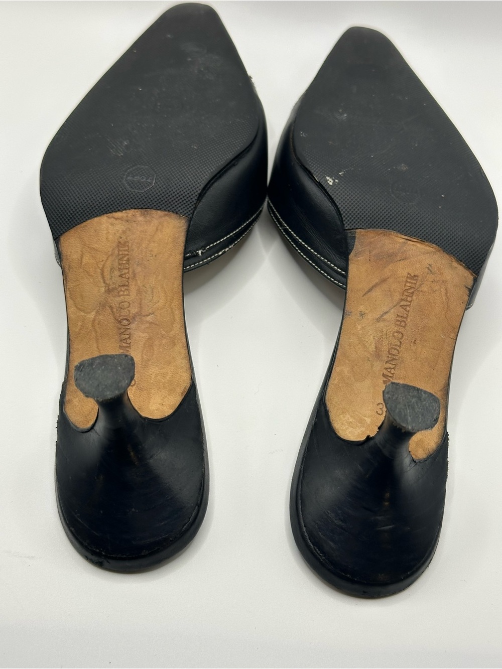 Manolo Blahnik Black Leather Pointed Slip-On Mules with Contrast Stitching - Picture 4 of 5